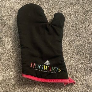NWOT Harry Potter Hogwarts Oven Mitt